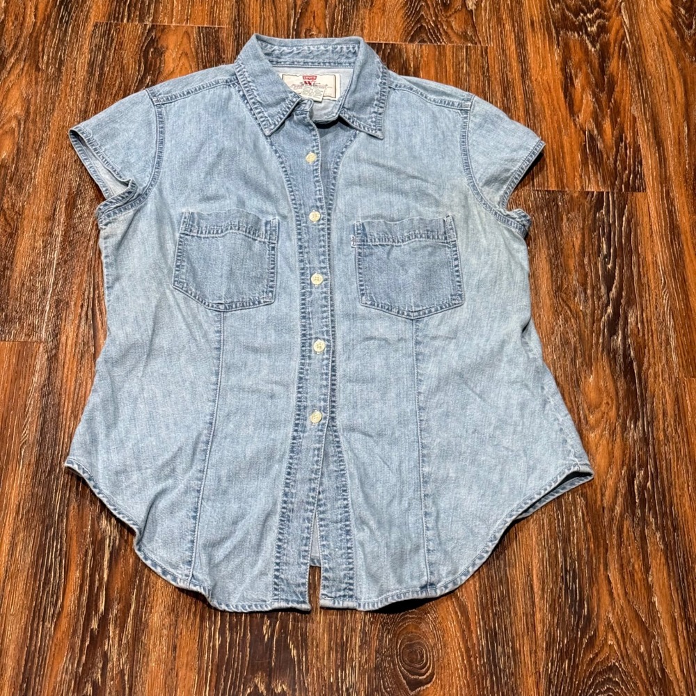 VTG Levis Womens Size L Light Wash Denim Cap Sleeveless Button Down Denim Shirt